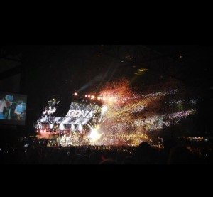 Confetti being fired at the audience during "Moves Like Jagger" 