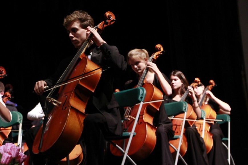 The cellist players lined the stage and gave a superb performance all throughout the concert. (Photo source: Emma Wu)