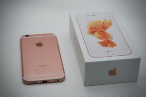 New Rose gold color option for the iPhone 6s with packaging. (via Bob Jouy/Flickr)