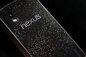 Nexus 4 smartphone with shimmering glass back. (via Wikipedia commons)