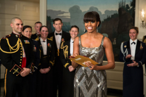 1024px-First_Lady_Michelle_Obama_announces_the_Best_Picture_Oscar_to_Argo