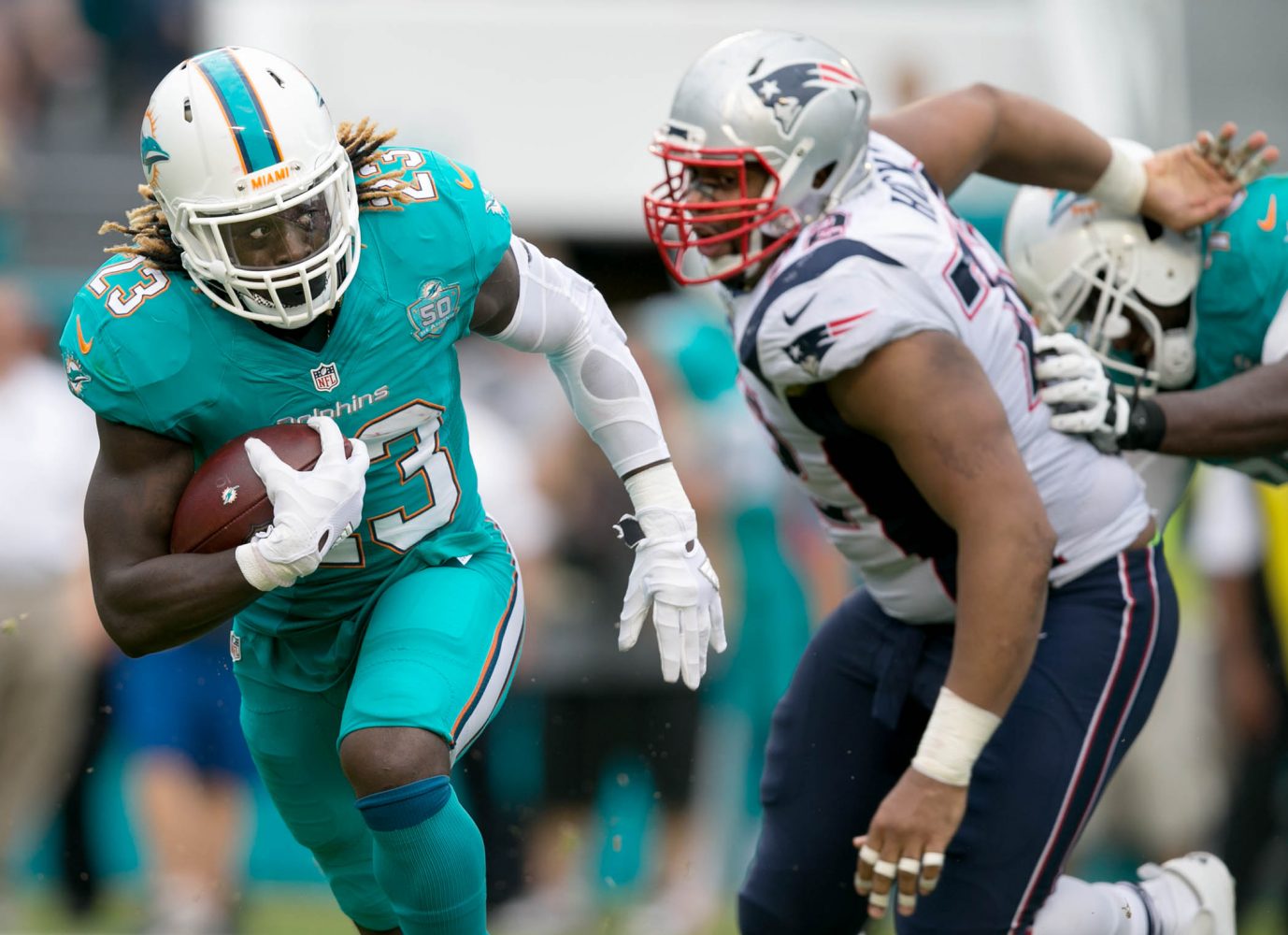 Miami+Dolphins+running+back+Jay+Ajayi+%2823%29+looks+for+running+room+against+the+Patriots+at+Sun+Life+Stadium+in+Miami+Gardens%2C+Florida+on+January+3%2C+2016.+%28Allen+Eyestone+%2F+The+Palm+Beach+Post%29
