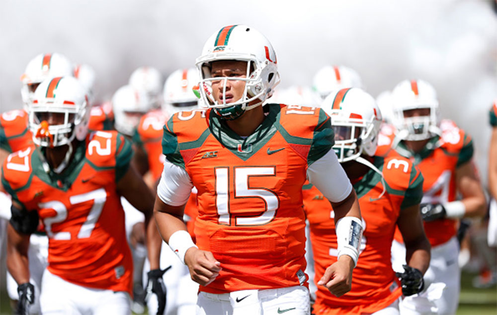 Brad+Kaaya+leads+the+Hurricanes+on+to+the+field.+%28PHOTO%3A+Getty+Images%29