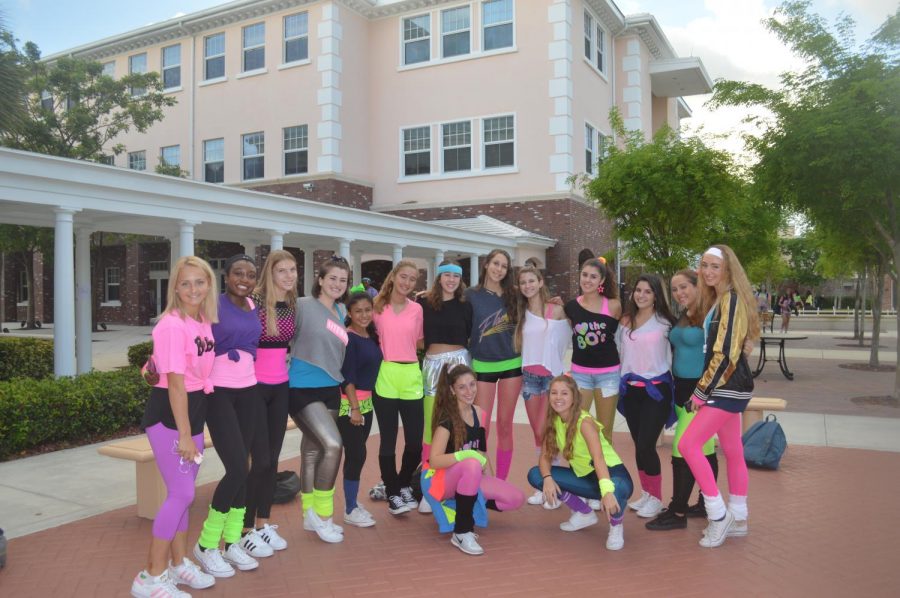The sophomore girls really embraced the neon spirit (via Ilana Hutzler/Sophomore)