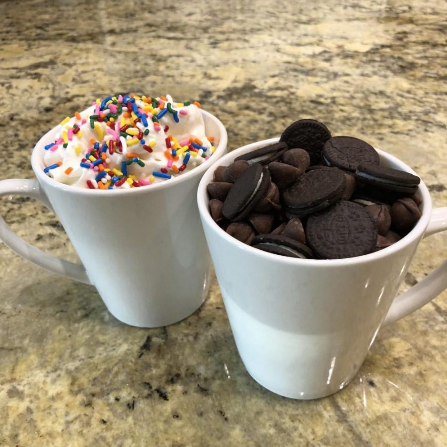 The vanilla and chocolate mug cakes with sprinkle and oreo toppings.