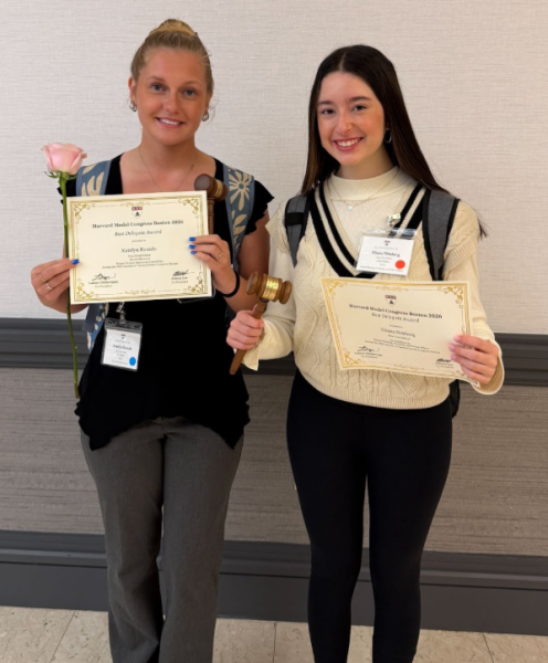 Katelyn Rosado ‘26 and Eliana Nitsberg ‘28 hold their “Best Delegate” awards.